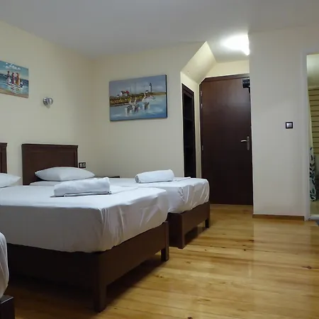 Sea Front Old Town Otel Resmo